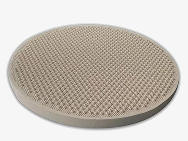 Quels sont les facteurs affectant le processus de frittage des céramiques en nid d'abeille